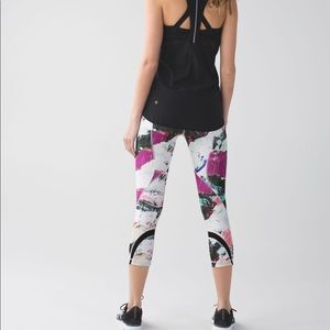 LULULEMON CROP LEGGINGS